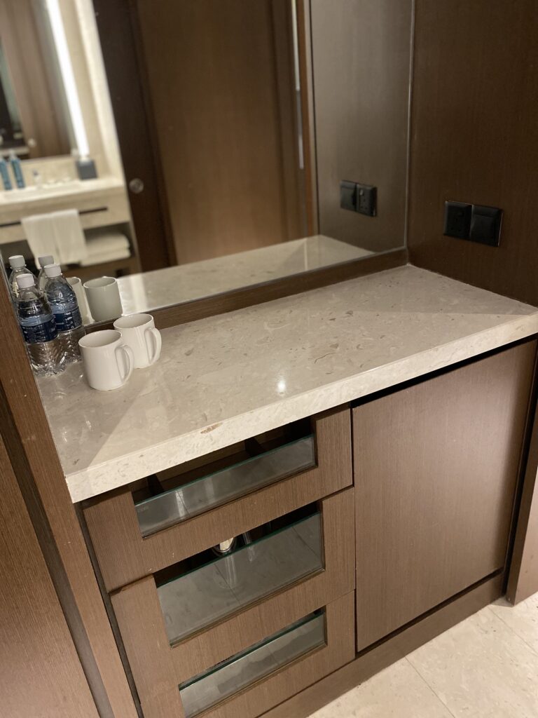 hilton-hotel-minibar-1