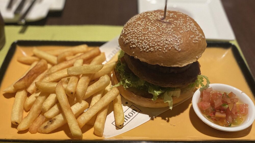 hilton-kotakinabalu-hamburger-dinner-1